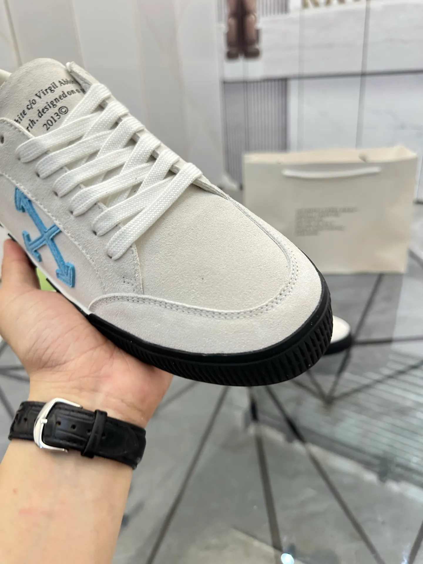 Selling men's shoes 💰: 💰P440¥ Product trademark: OFF WHITE * "OFF WHITE*" low-top casual shoes Regular size: 35-45 (can be customized to 46) Couple style Product materials: imported nubuck leather upper spliced ​​with original fabric, breathable lining, original outsole. No.: H203